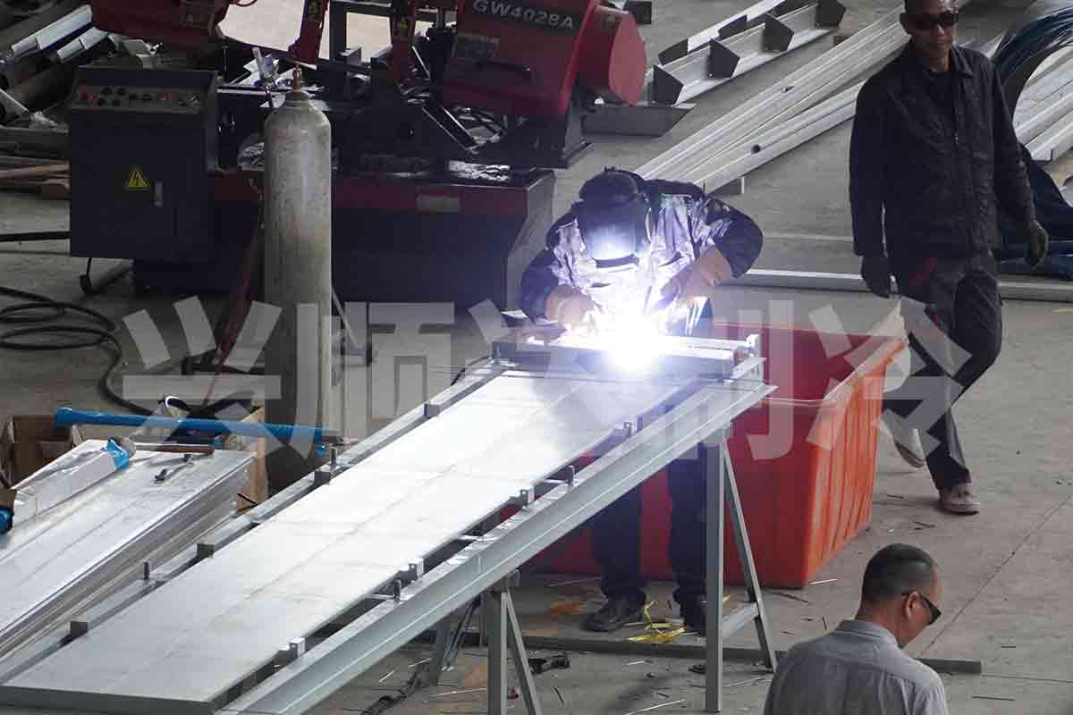 Freeze dryer heating plate welding detail