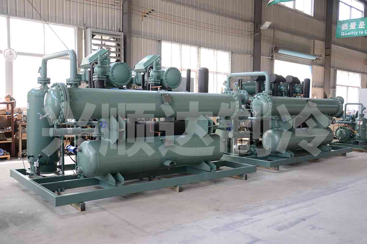Freeze dryer refrigeration system in workshop