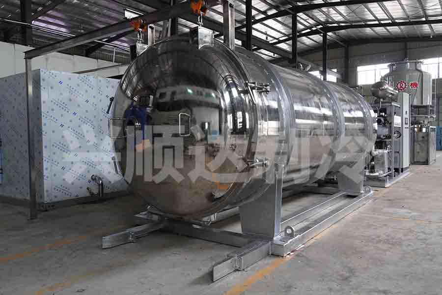 Commercial freeze dryer for commercial food batch production